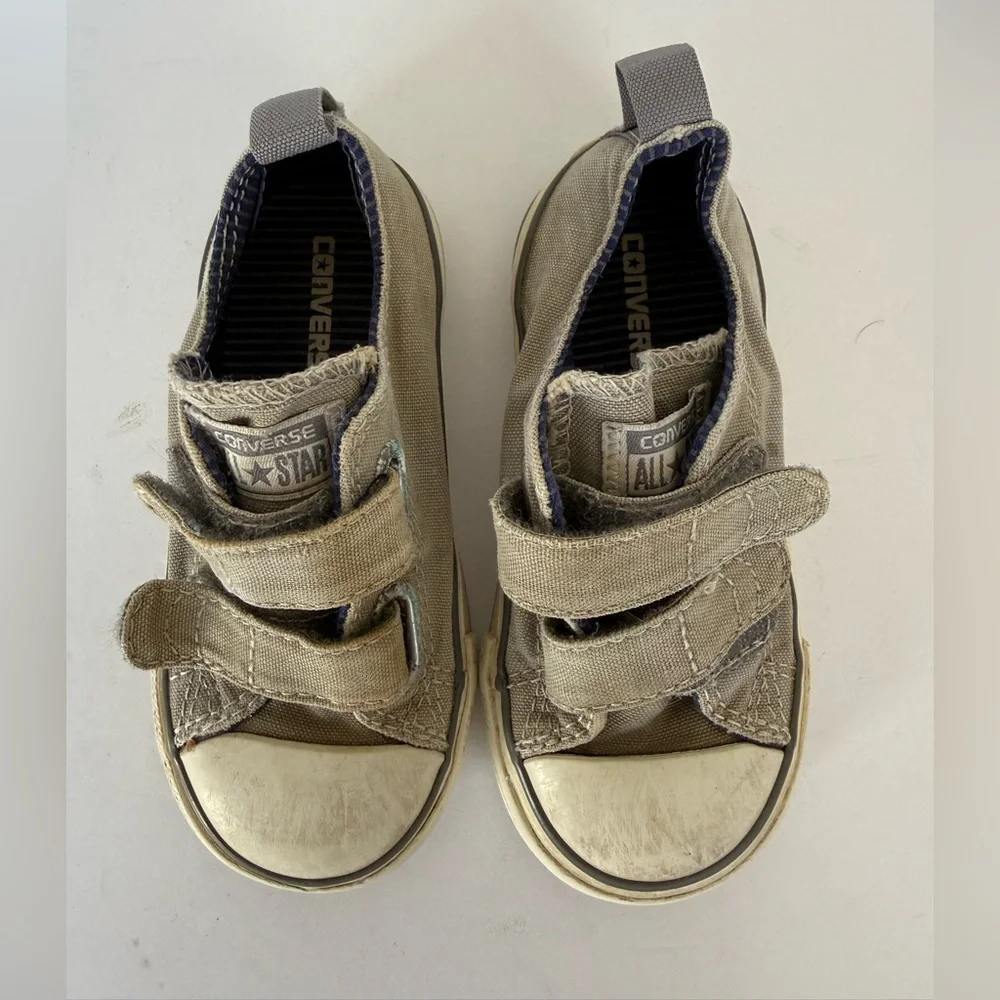 Converse Kids Gray Velcro Low Top Sneakers - Size 7